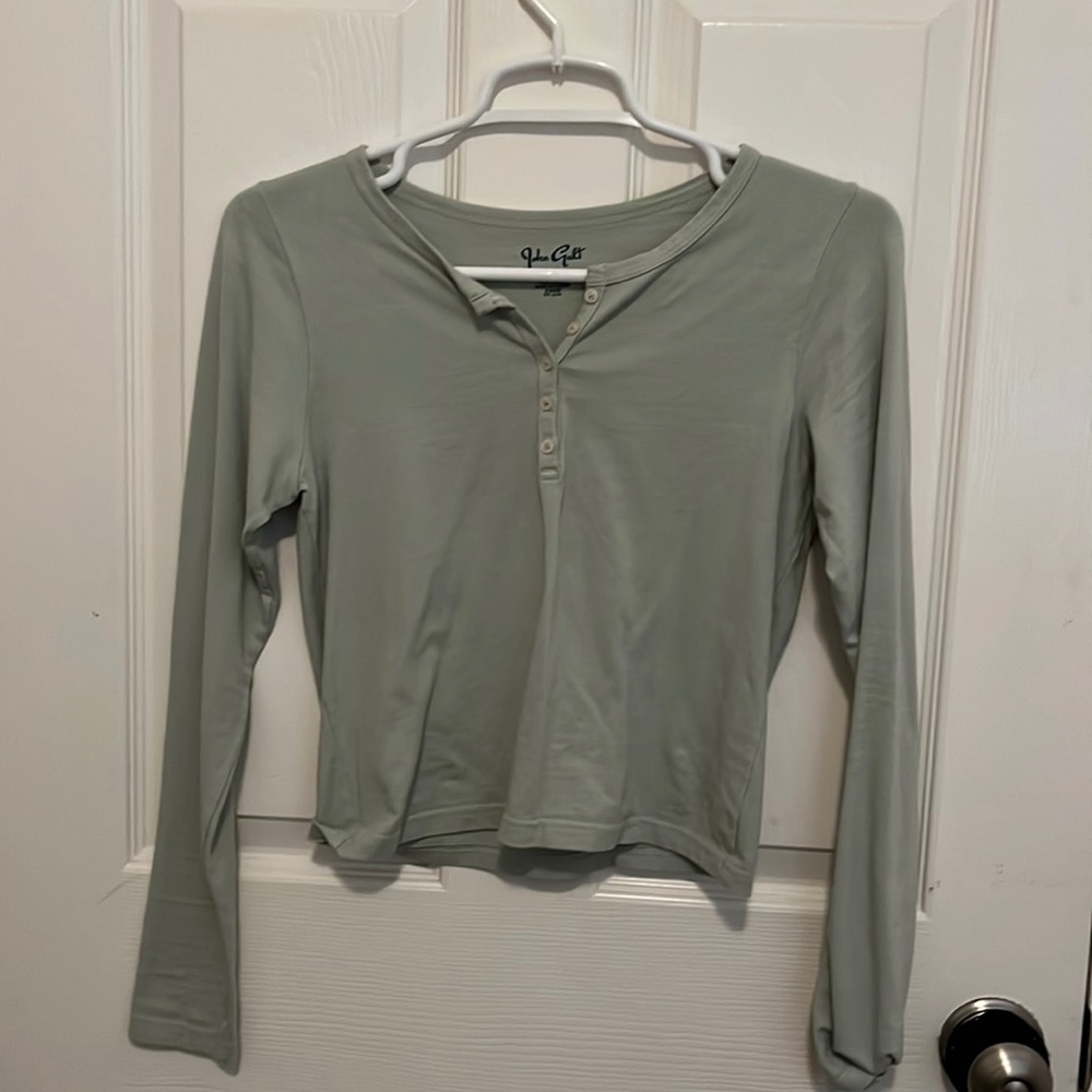 BRANDY MELVILLE• SUPER CUTE• NEVER WORN